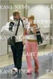 Nick& Paris в аэропорту на Багамах \январь 2004